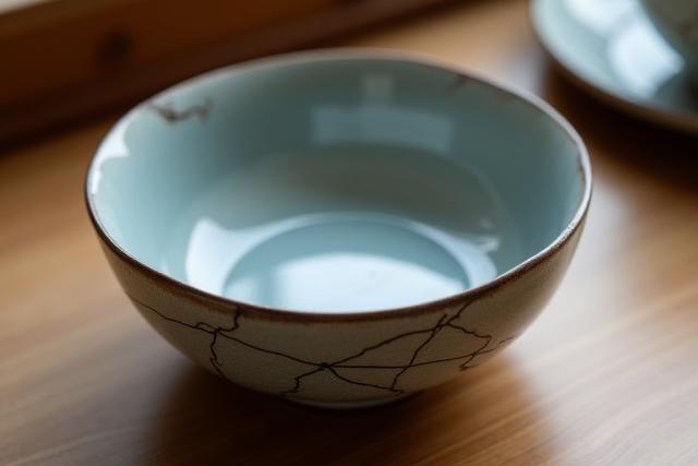 2015年の創業時に作成された最初の地図をモチーフにした陶器